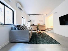 Florentine modern apartment with cool private terrace